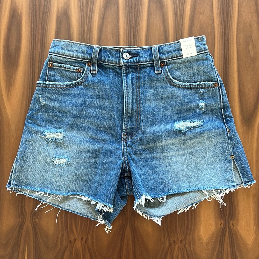 Abercrombie & Fitch high rise 4” short. Size 27/4.